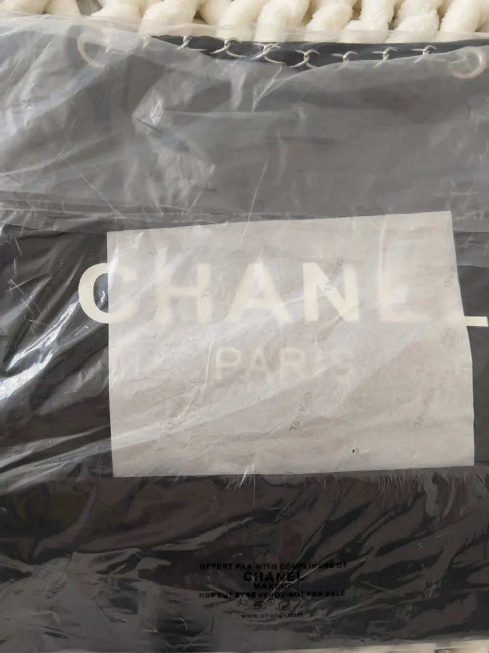Channel mesh tote this is a Gwp ( gift with purchase) included make up